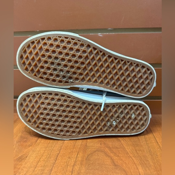 Vans Monochrome Skate Shoes - Picture 5 of 7